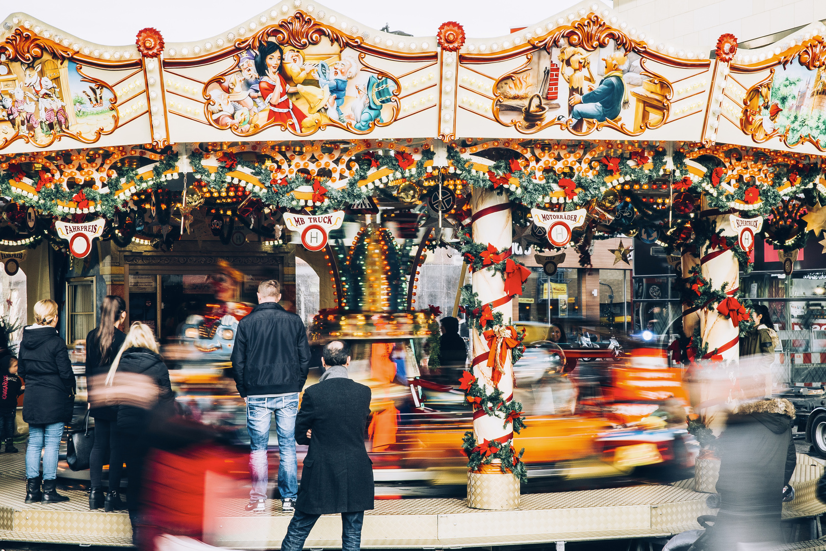 Wuppertal Weihnachtsmarkt Neumarkt Karussel