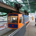 Wuppertaler Schwebebahn - GTW 28 im Bahnhof Vohwinkel