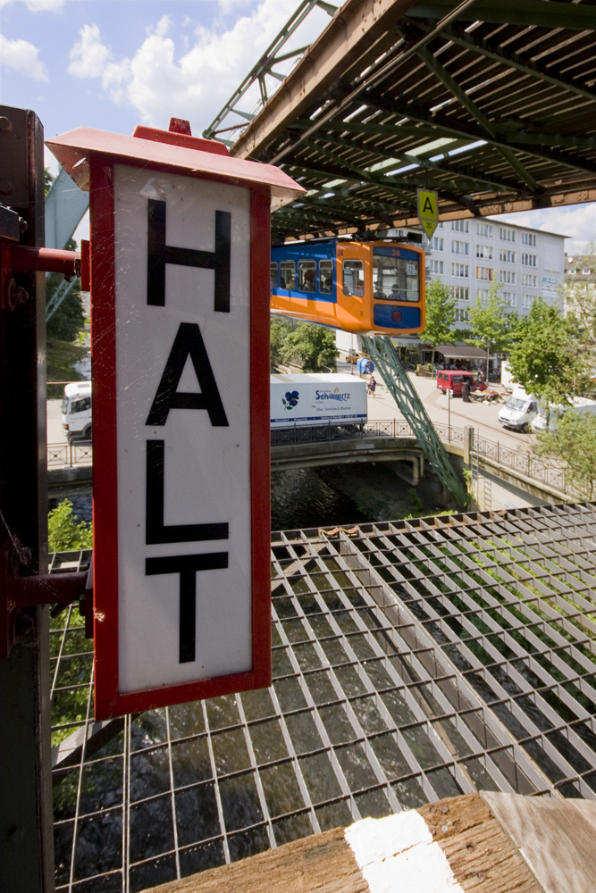 Wuppertaler Schwebebahn - letzte Fahrt vor der Sommerpause 2010