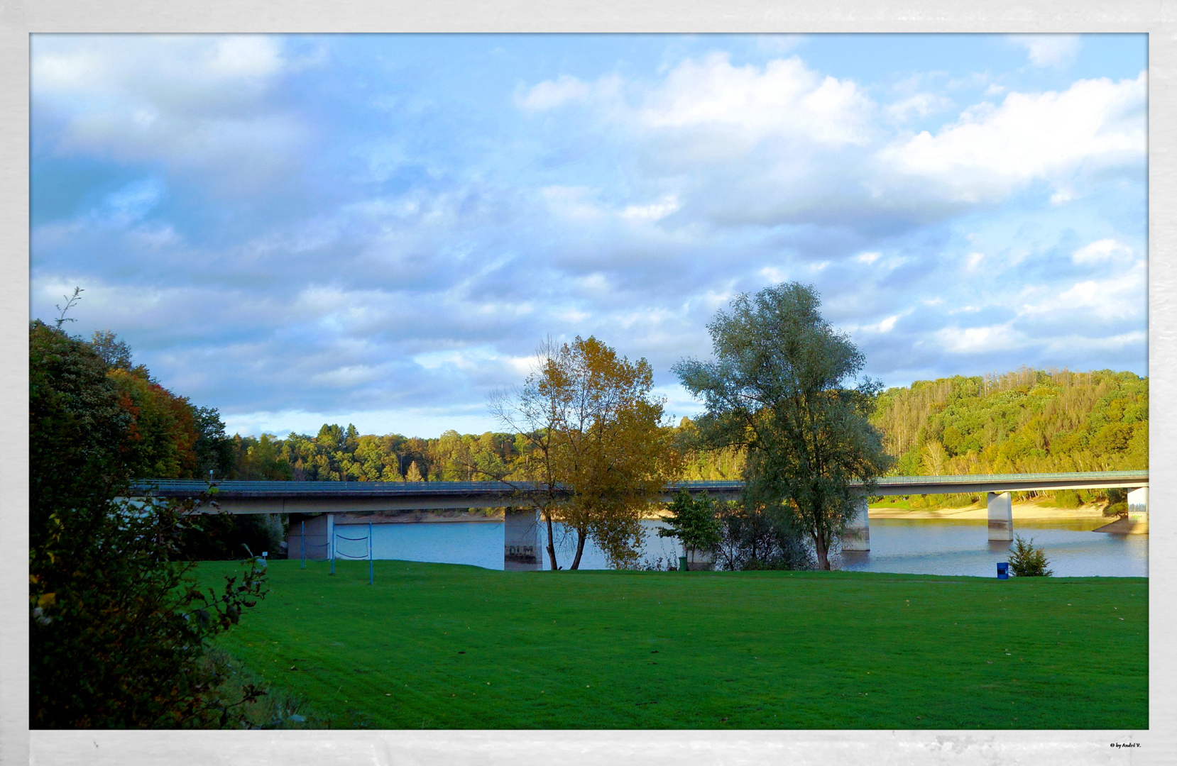 Wuppertalsperre mit Krähwinkel- Brücke