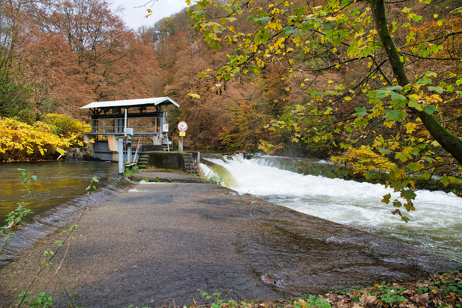 Wupperwehr an der Müngstenerbrücke