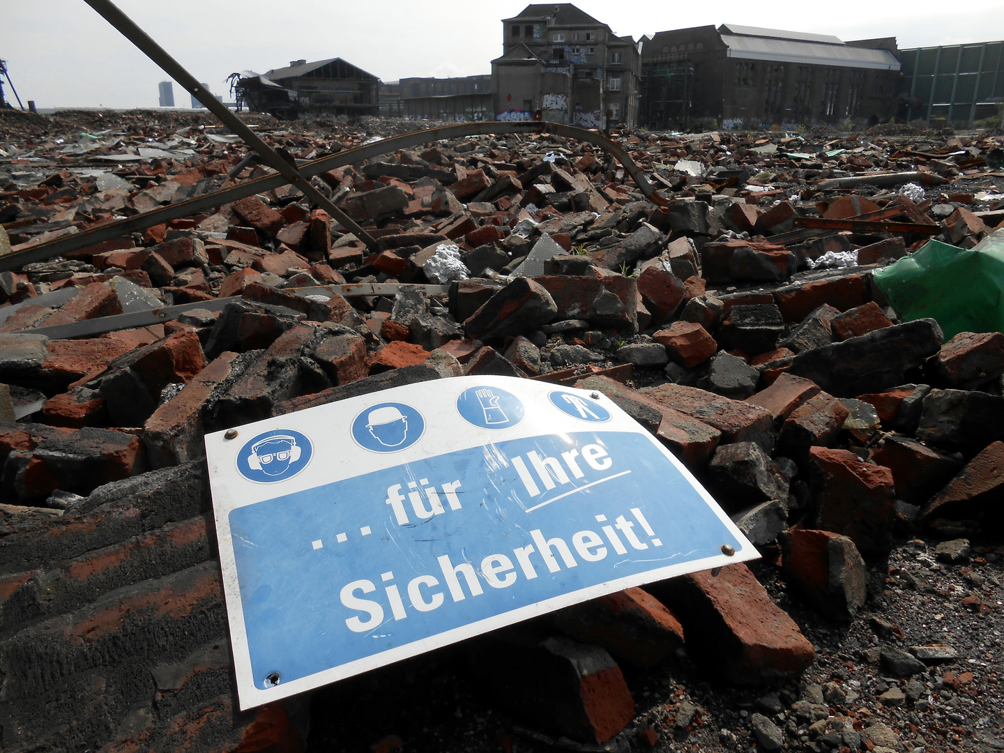  . . . wurden ein paar Steine in den Weg gelegt 