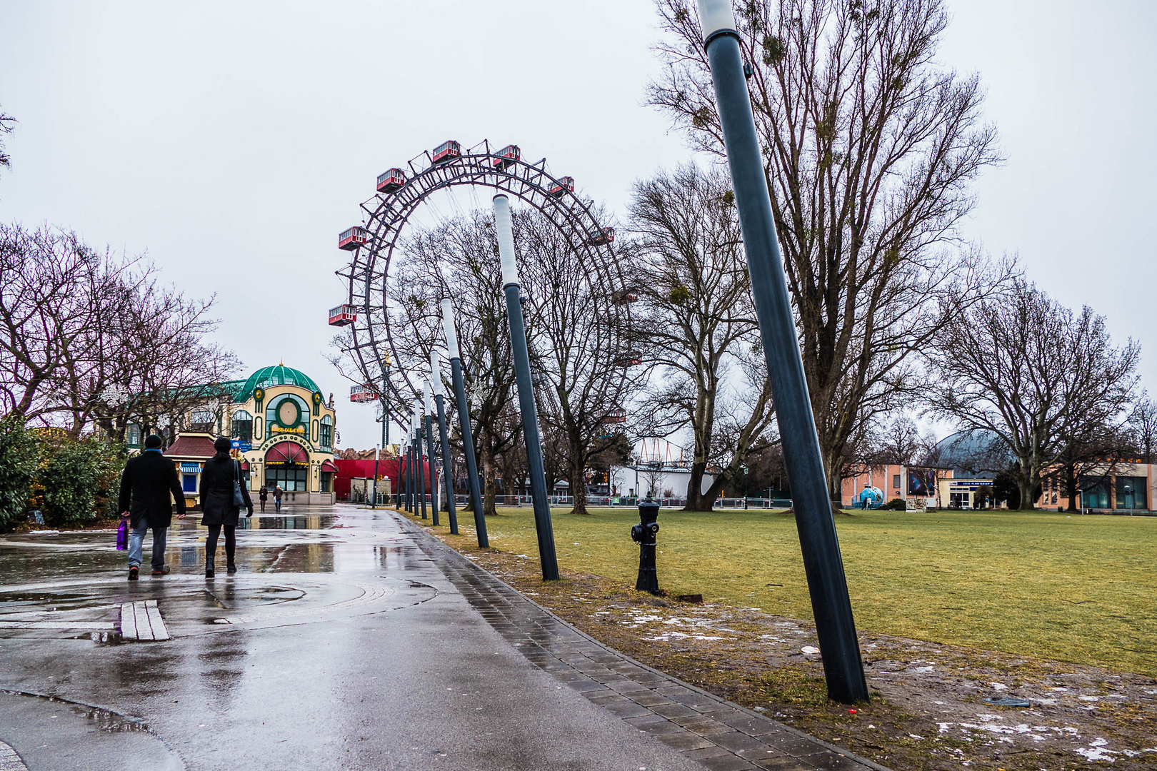 Wurstelprater im Regen (838)