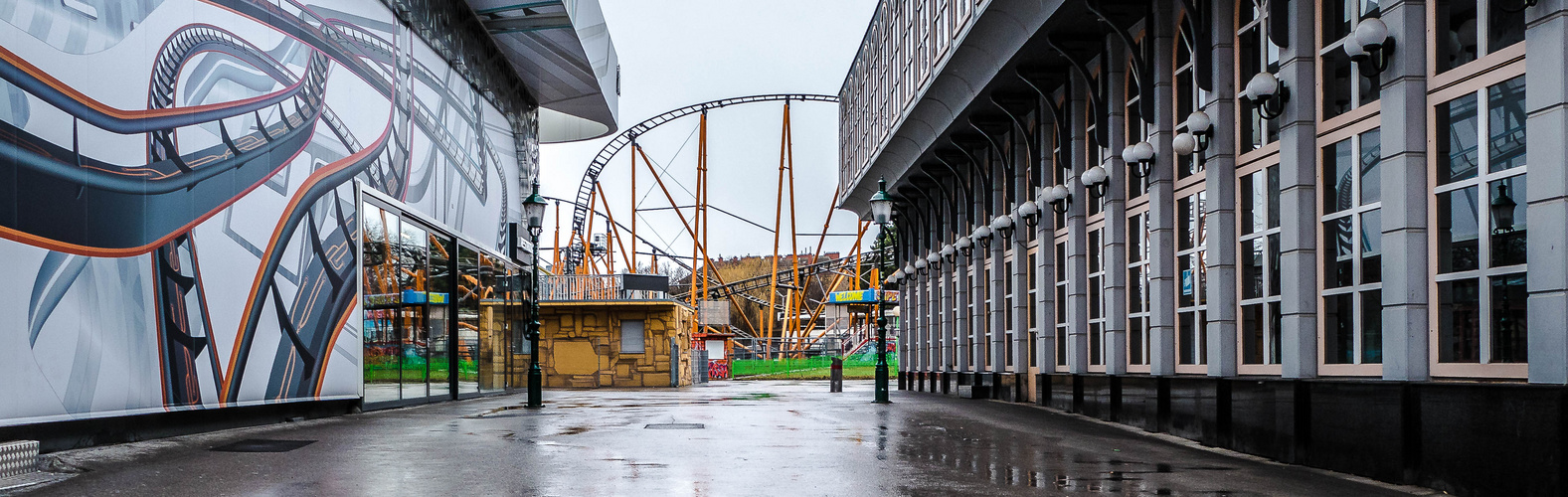 Wurstelprater im Regen (862 v.2)