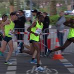 wusch und weg.....die Spitzenläufer .... beim Hamburg Marathon 2015