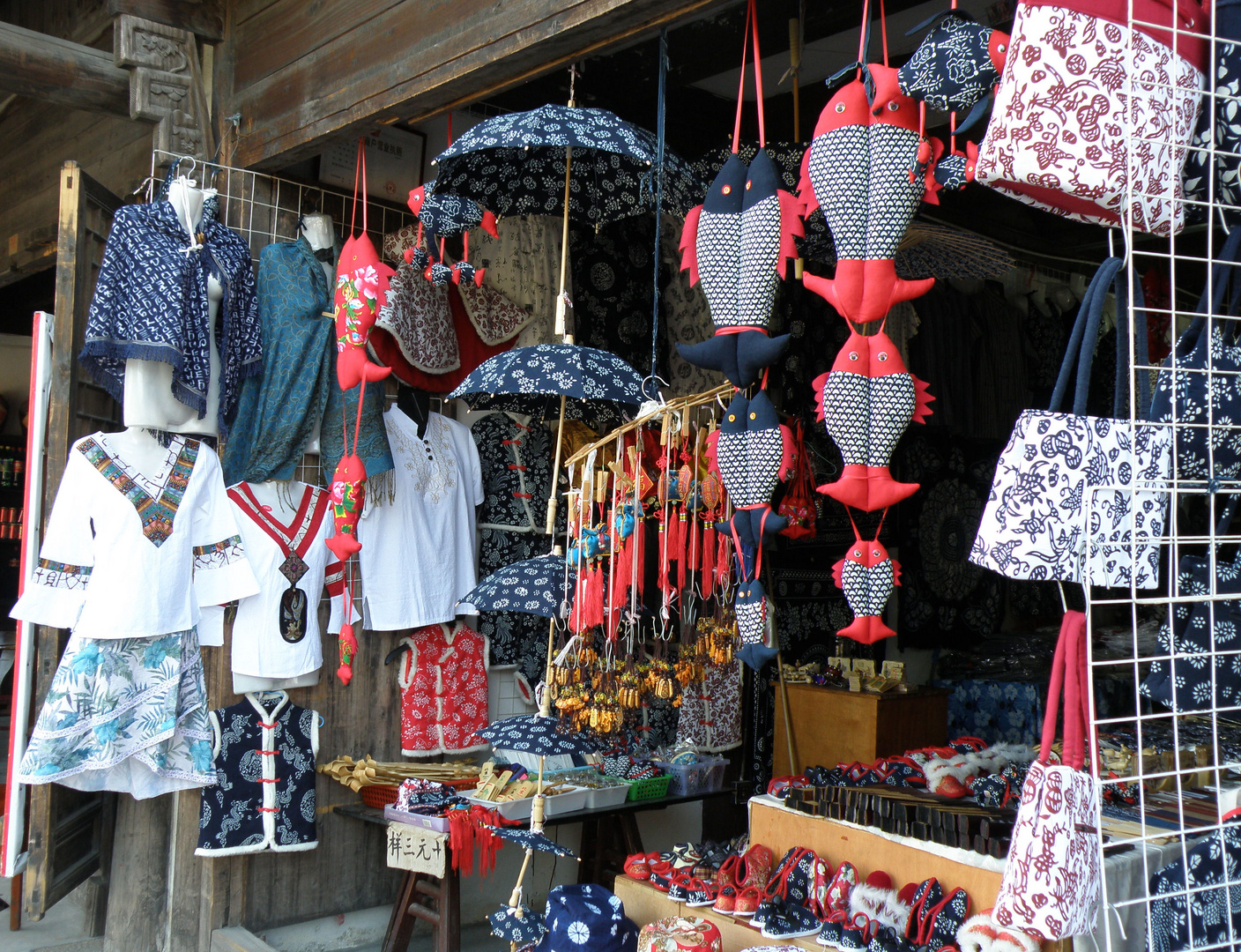 Wuzhen - Dongzha Scenic Zone, Traditional Handcrafts Area, Blau- und Rotdruckwaren