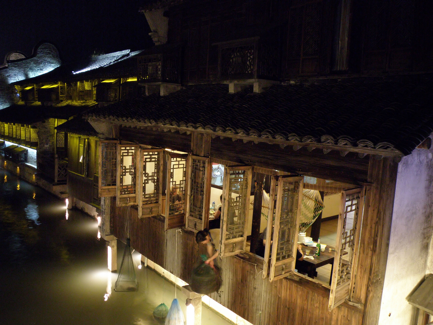 Wuzhen - Xizha Scenic Zone, Blick von Wanxing Bridge, Abendessen 1