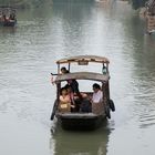Wuzhen - Xizha Scenic Zone, Blick von Xianning bzw Yefang Bridge, Boot