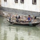 Wuzhen - Xizha Scenic Zone, Kormoranfischer bei der Pause