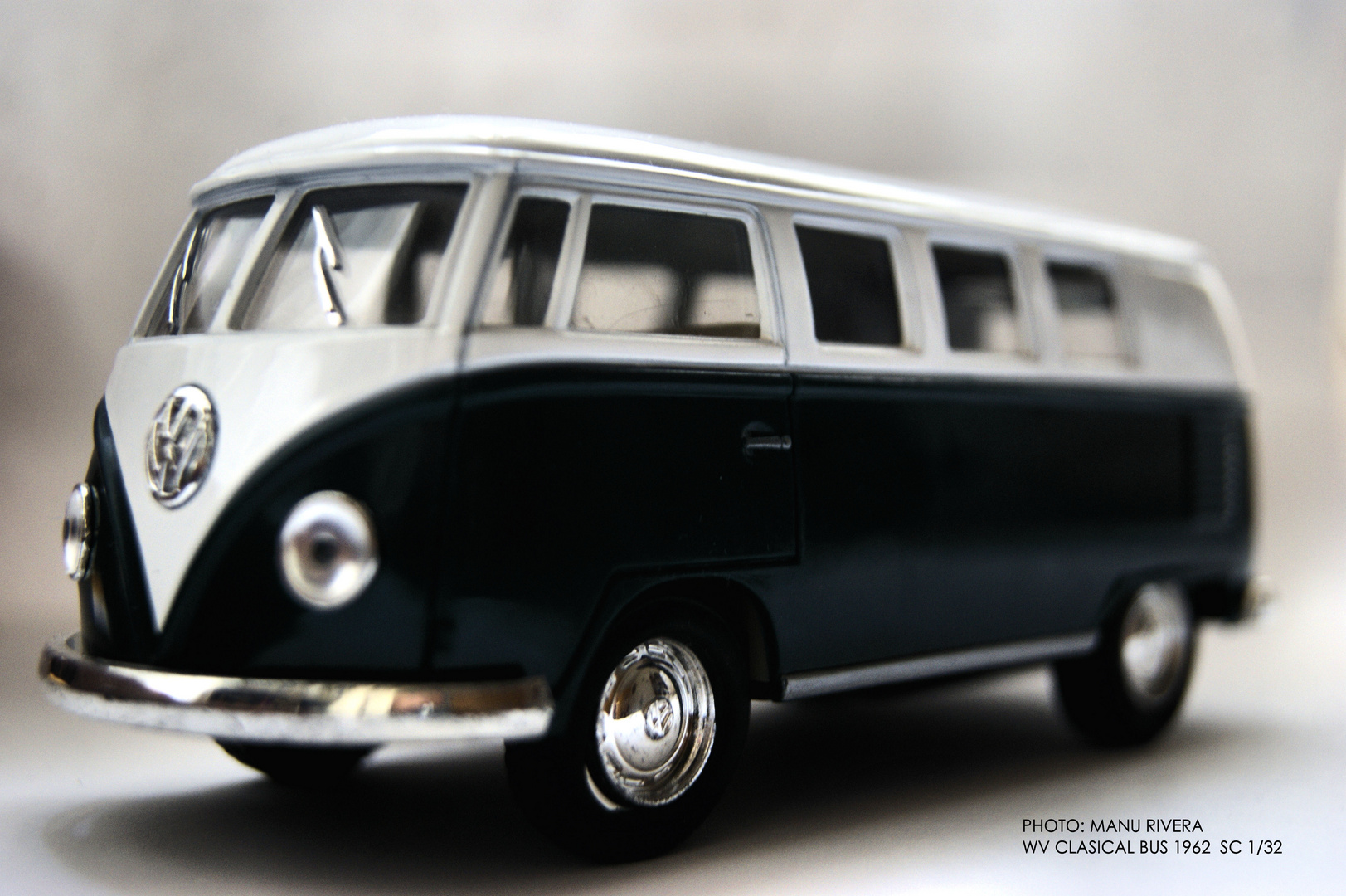 WV CLASSICAL BUS 1962 SCALA 1/32