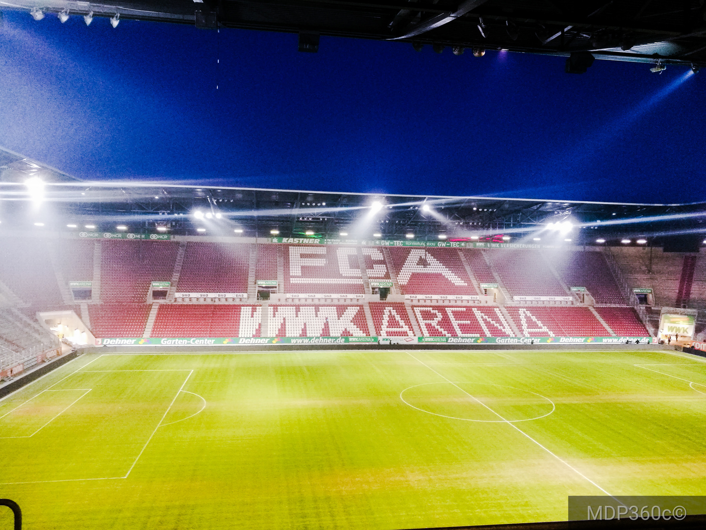 WWK Arena Bei Nacht