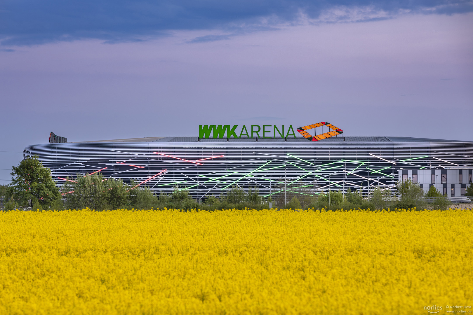 WWK-Arena und Rapsfeld