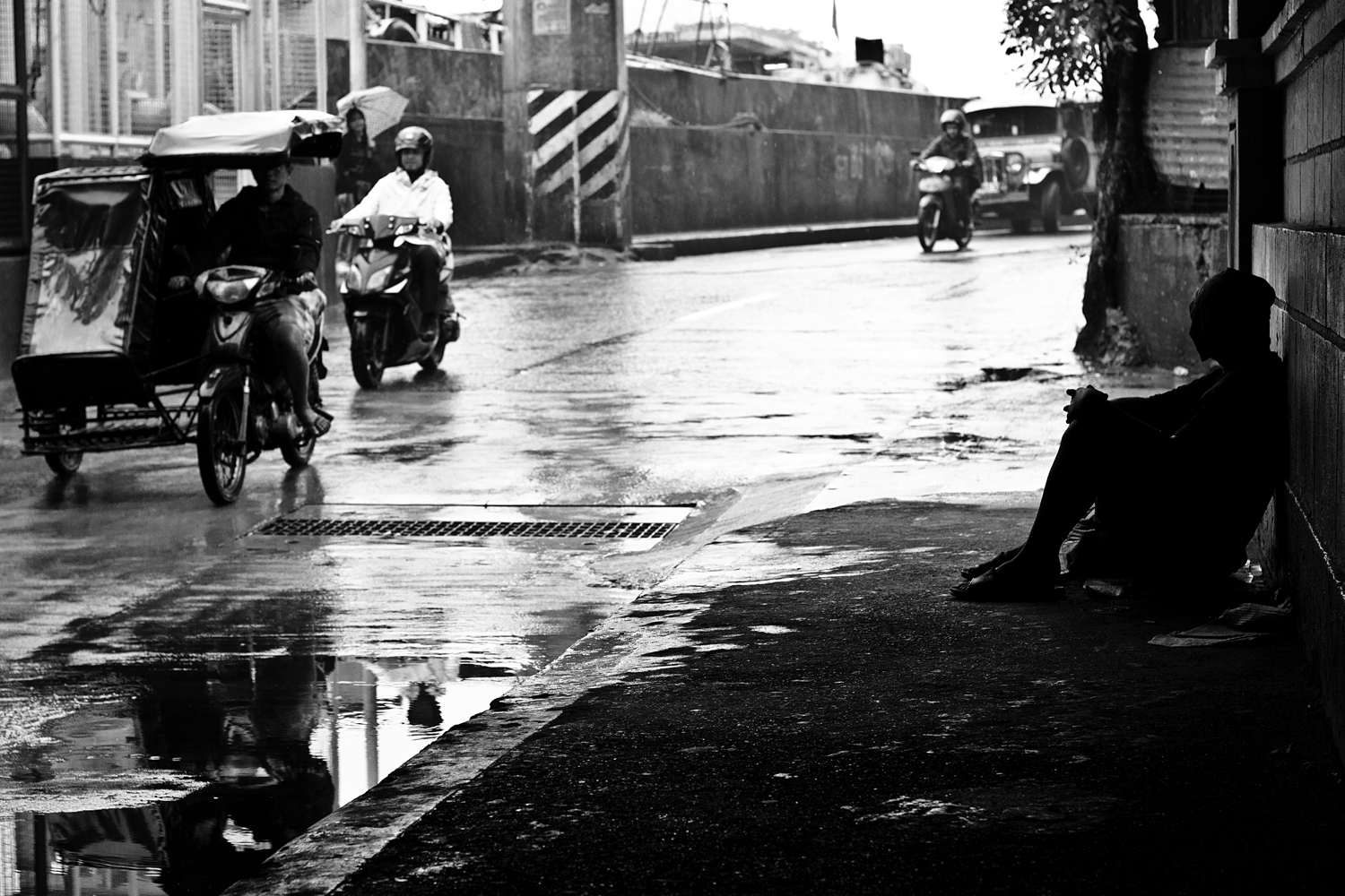 www.im-in-manila.jimdo.com - Binondo under a bridge