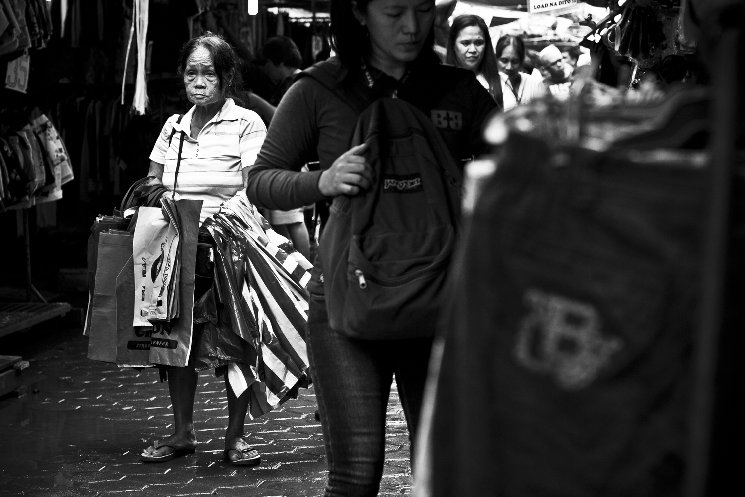 www.im-in-manila.jimdo.com - Selling - Photowalk in Binondo