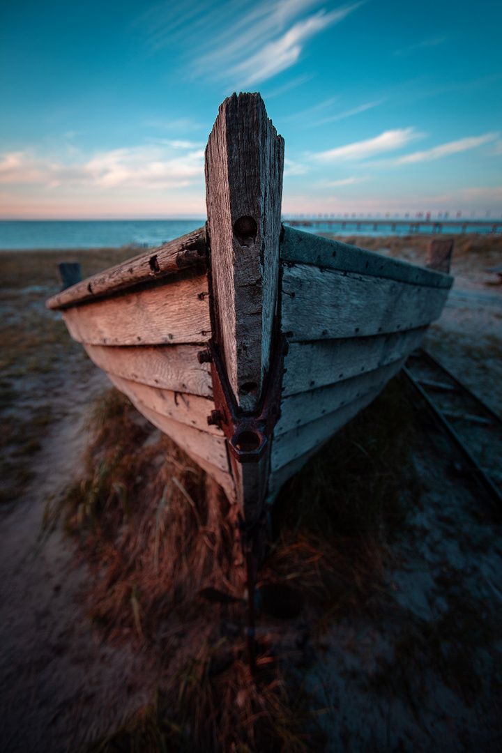 x wooden boat x