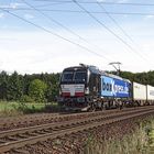 X4E-863 MRCE boxXpress mit einem Containerzug