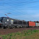 X4E-863 MRCE mit einem Containerzug