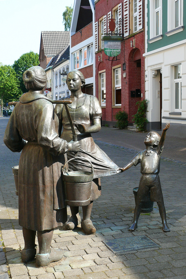 Xanten - Frauen an der Wasserpumpe 2