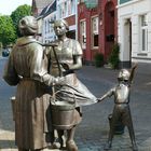 Xanten - Frauen an der Wasserpumpe 2