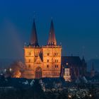 Xanten , St. Viktor zur blauen Stunde