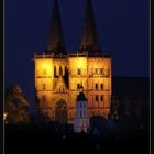 Xantener Dom bei Nacht