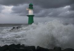 Xaver - Leuchtfeuer in Warnemünde