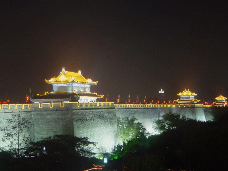 Xi'an Stadtmauer bei Nacht