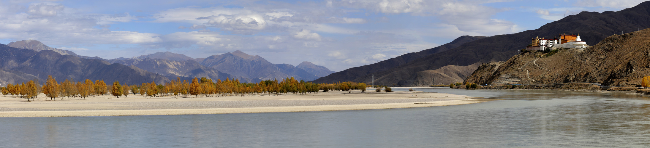 Xiazhulin Temple at Yarlung Tsangpo River