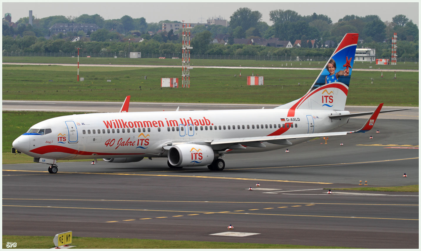 XL Airways ITS Logojet Boeing 737-800