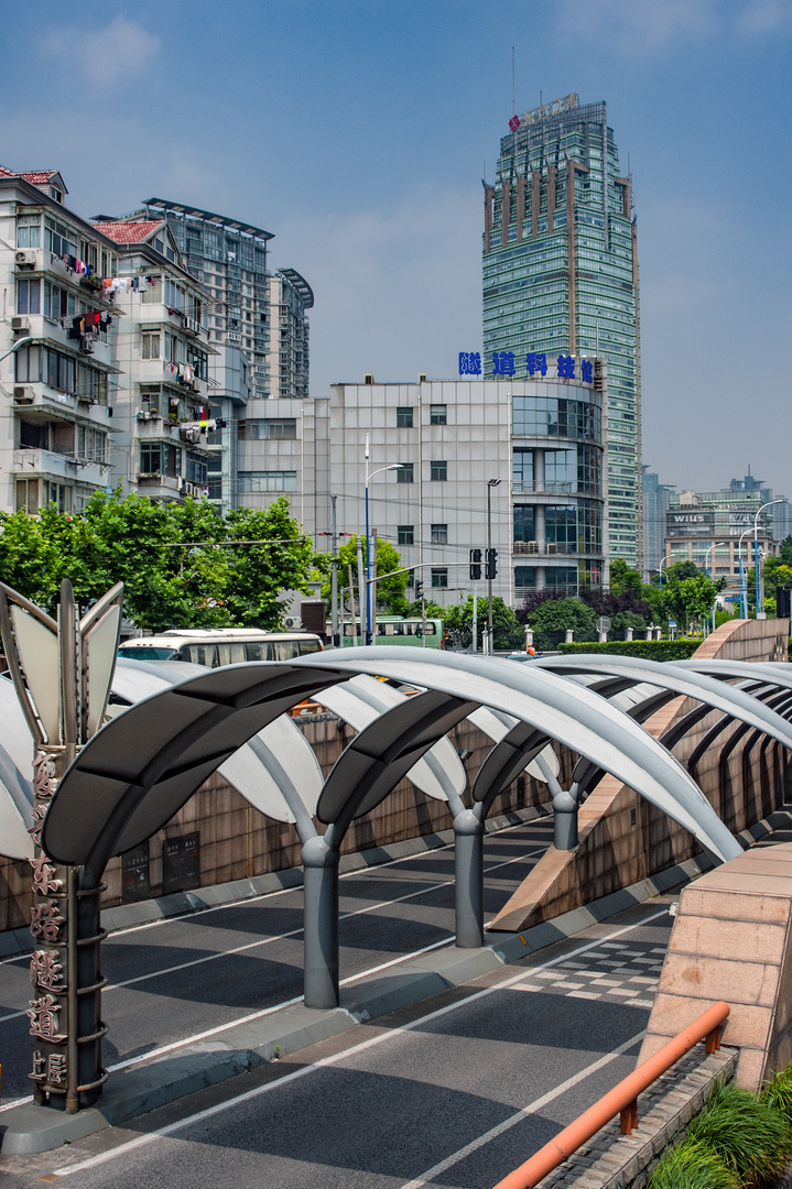 Xueyuan Road in Yuyuan district