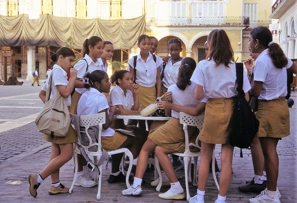 XxP_street Schülerinnren Cuba dia-30-col + Reisefotos