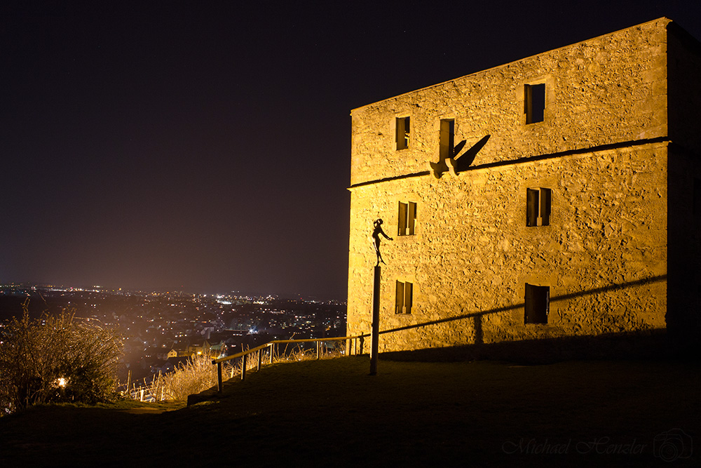 Y-Burg bei Nacht