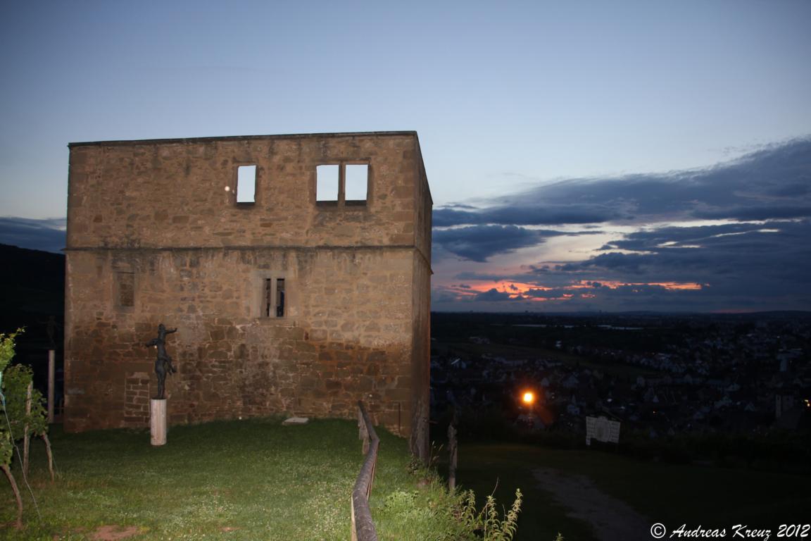 Y-Burg_außen