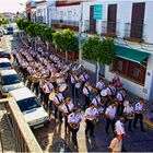 Y la banda pasó bajo mi balcón……………