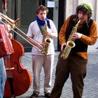 Y la banda siguió tocando