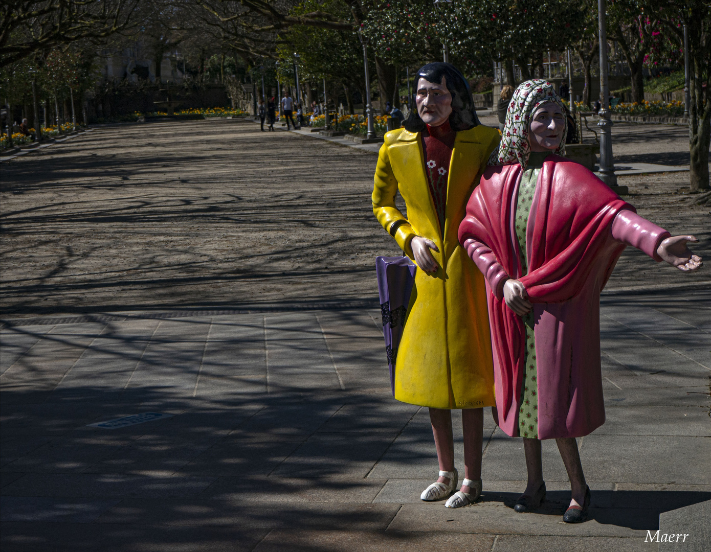 Y solo quedan ellas en el parque.