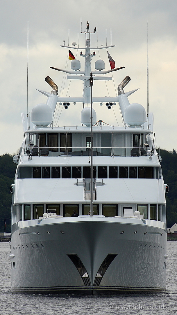 "Yacht Frontal"