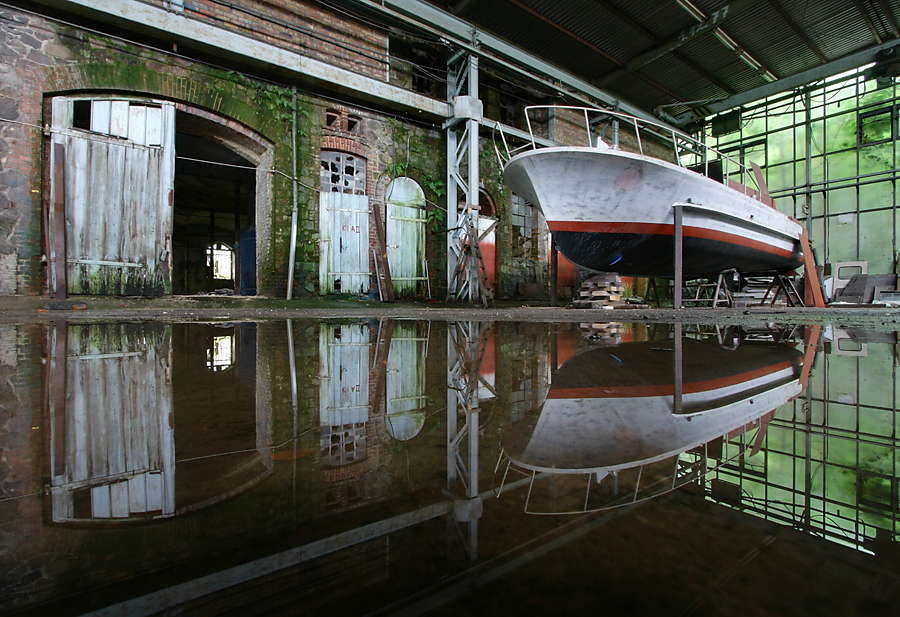 Yacht im Trockendock...