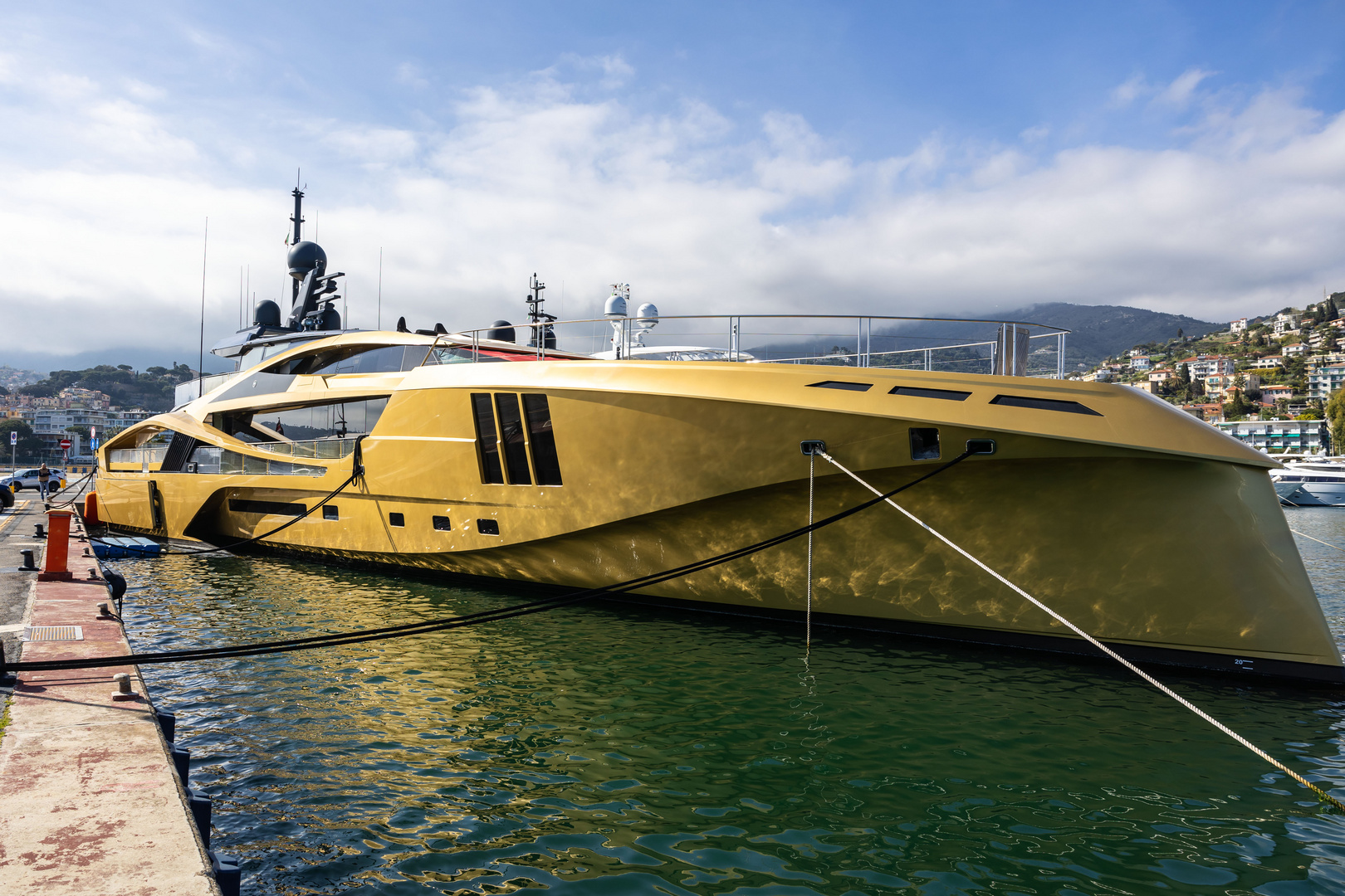 Yacht in Gold, Sanremo