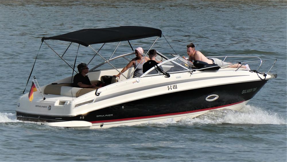 Yacht-Vergnügen auf dem Rhein