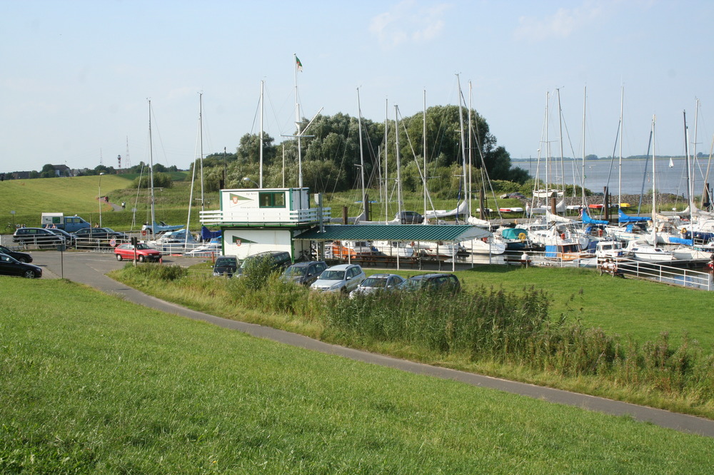 Yachthafen bei Jork an der Elbe 1