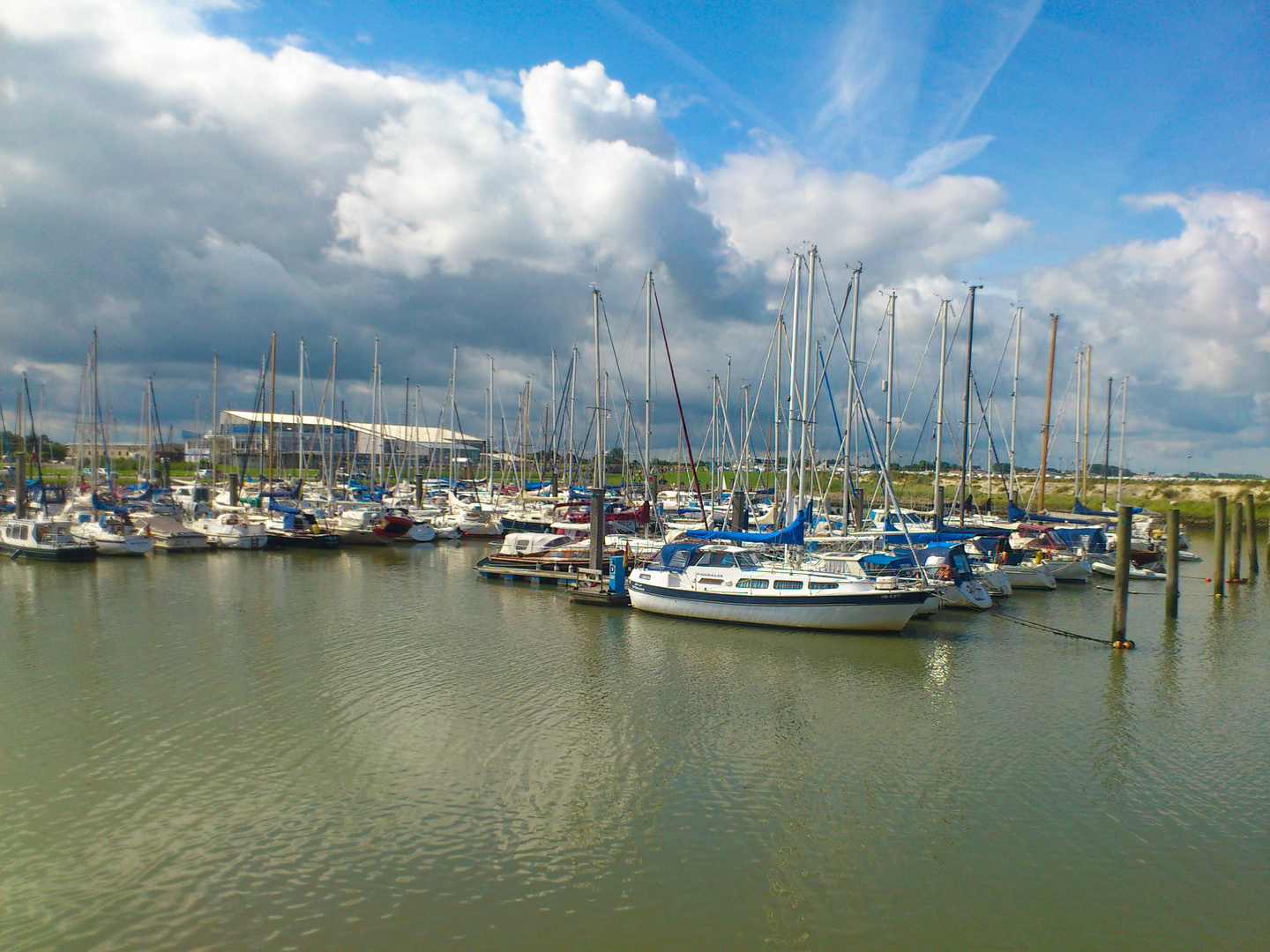 Yachthafen im Sommer