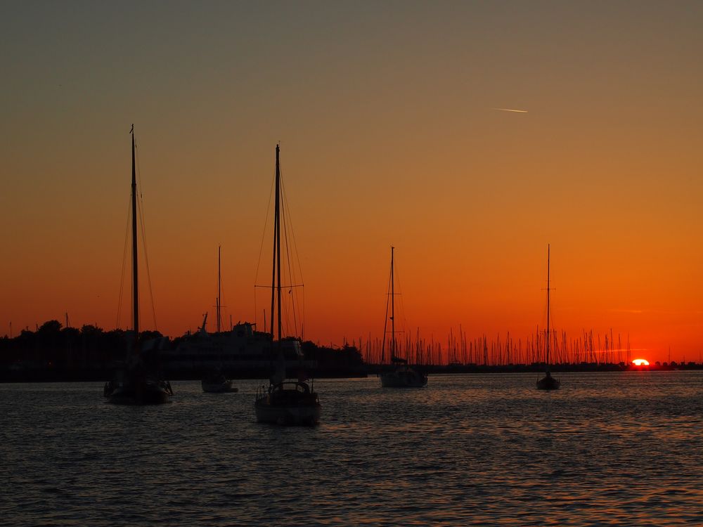 Yachthafen im Sonnenuntergang