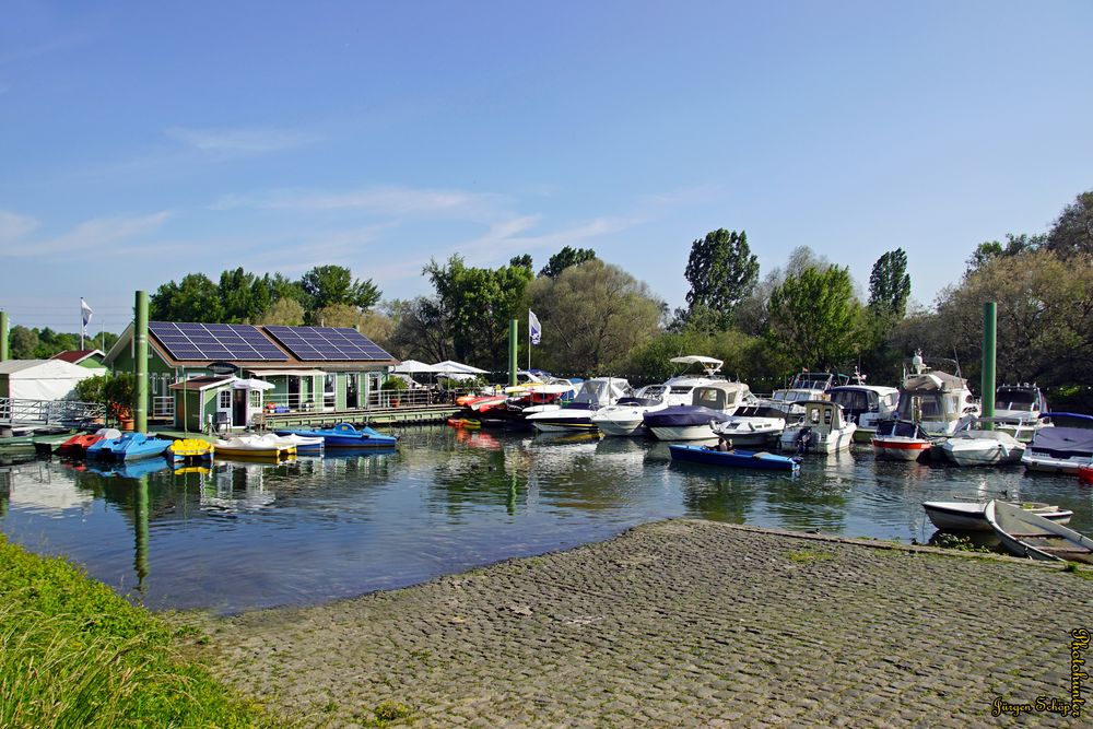 Yachthafen in Ginsheim Altrhein