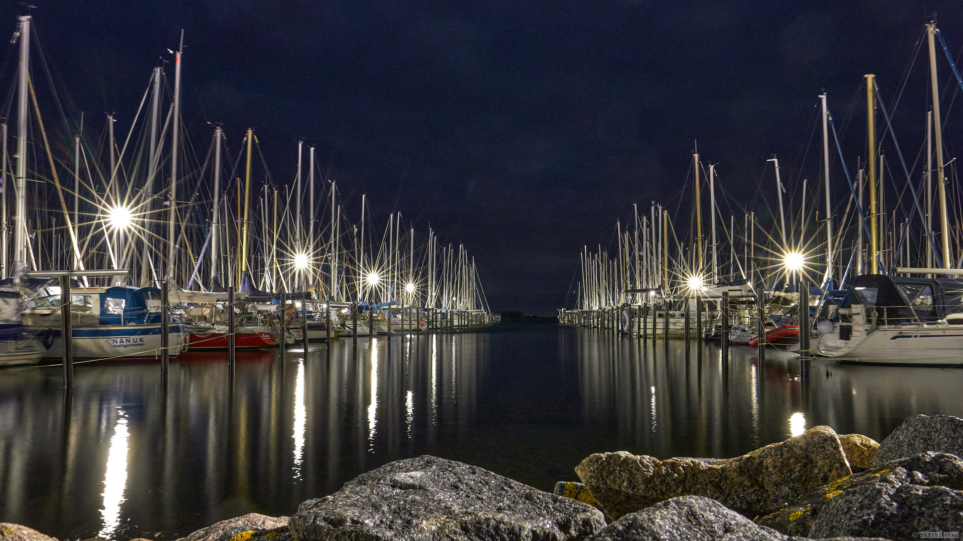 Yachthafen in Heiligenhafen bei Nacht