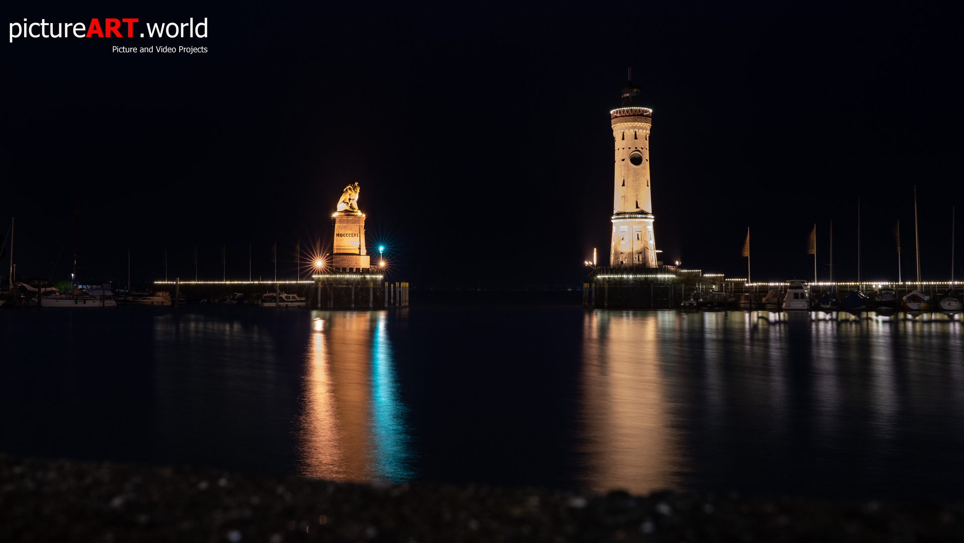 Yachthafen Lindau Bodensee in der Nacht