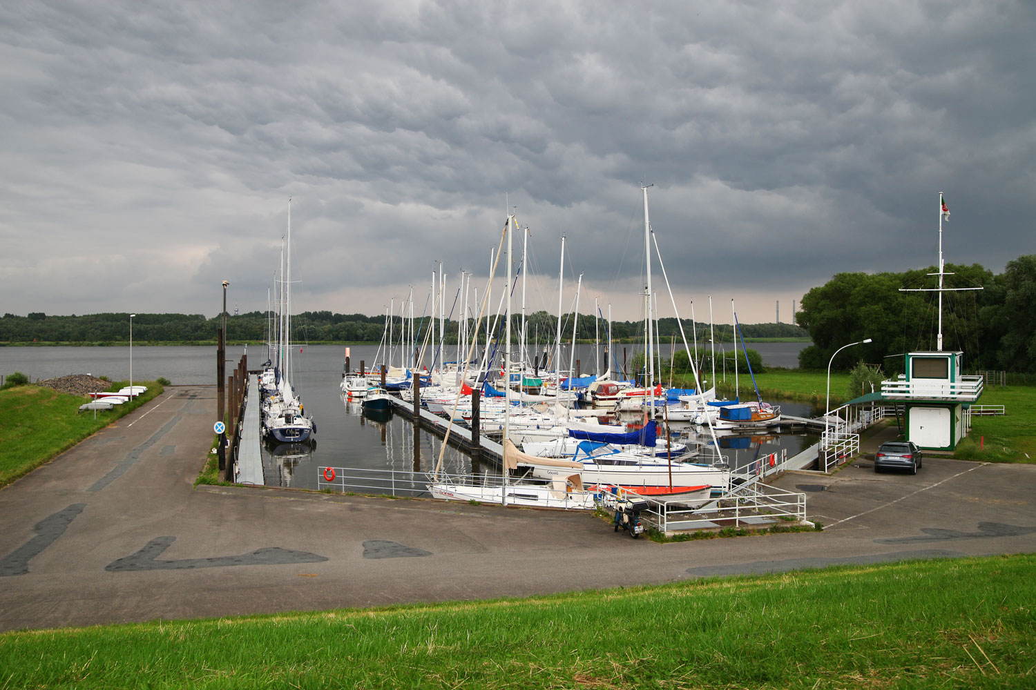 Yachthafen Neuenschleuse