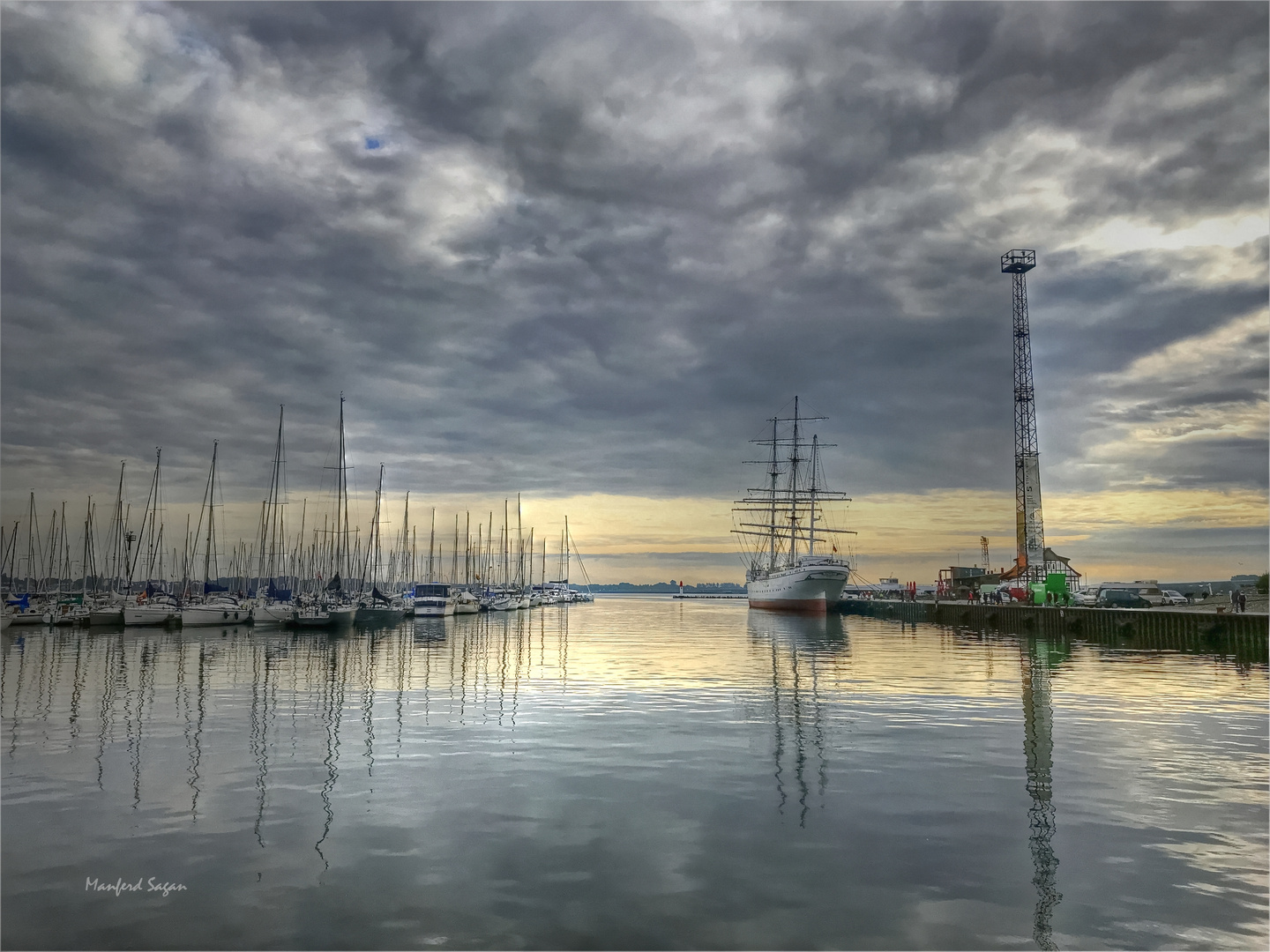 Yachthafen Stralsund mit "Gorch Fock1"