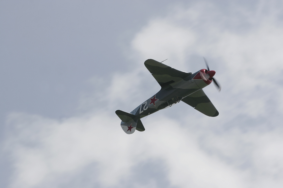 YAK 3 im Rückenflug