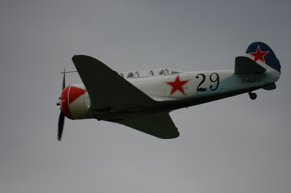 Yak 3 im Ueberflug auf der Hahnweide